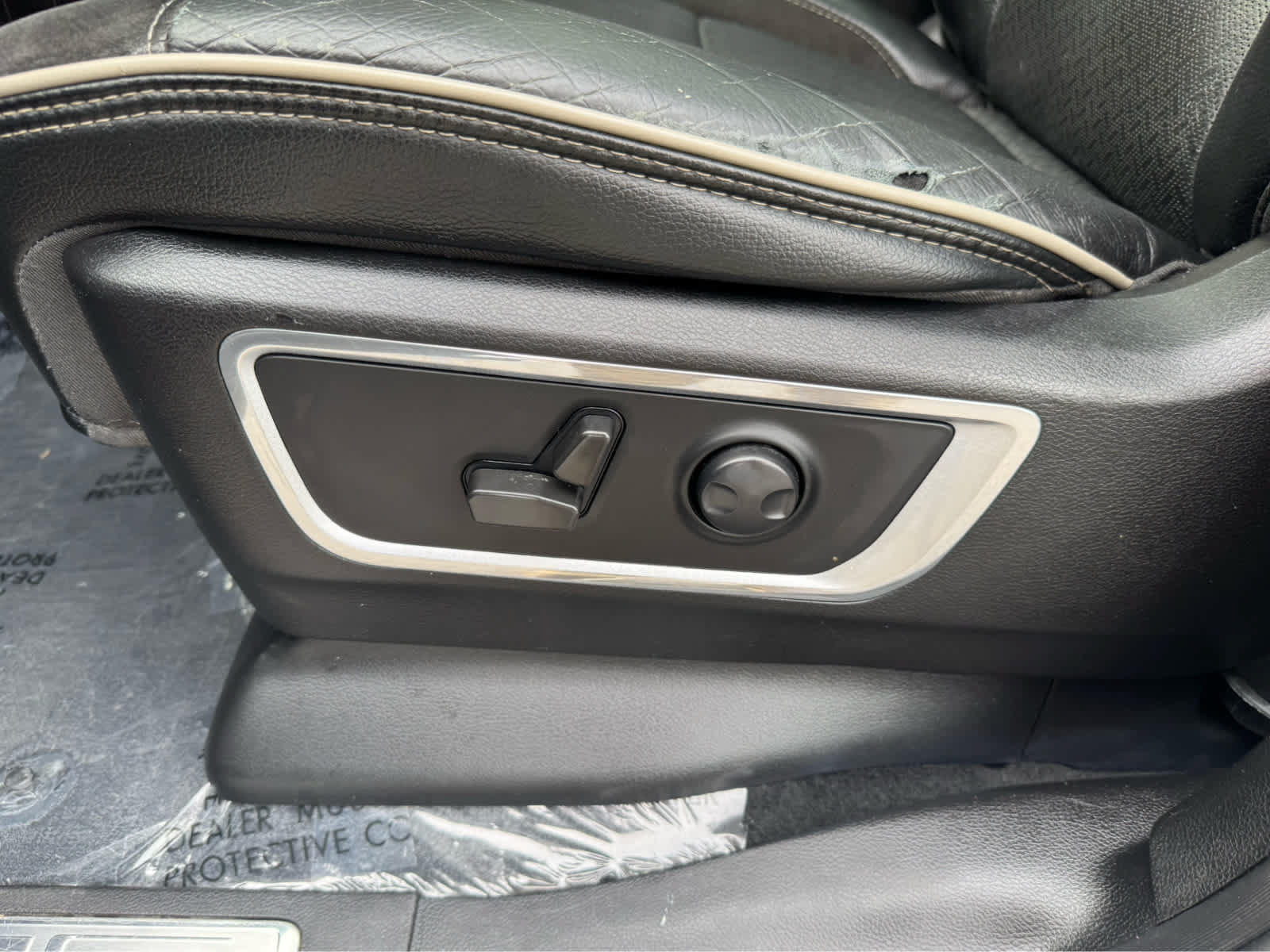 Used 2022 RAM 1500 Laramie AWD/4WD image 14