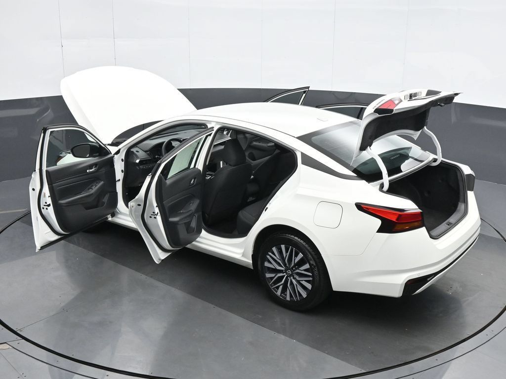 Used 2025 Nissan Altima 2.5 SV AWD/4WD image 38