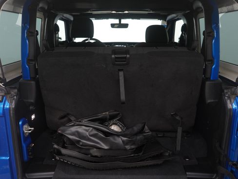 Used 2023 Jeep Wrangler Sport S image 9