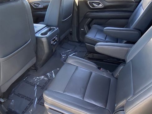 Used 2023 Chevrolet Suburban Z71 w/ Luxury Package image 17
