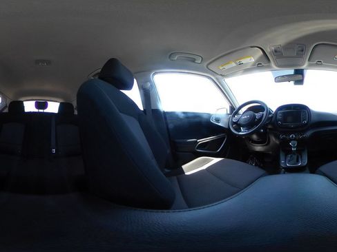 Used 2025 Kia Soul LX w/ LX Technology Package FWD image 42
