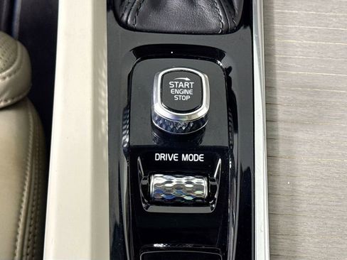 Used 2018 Volvo XC60 T5 Inscription w/ Luxury Seat Package image 17