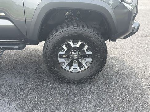 Used 2022 Toyota Tacoma TRD Off-Road w/ Technology Package RWD image 33