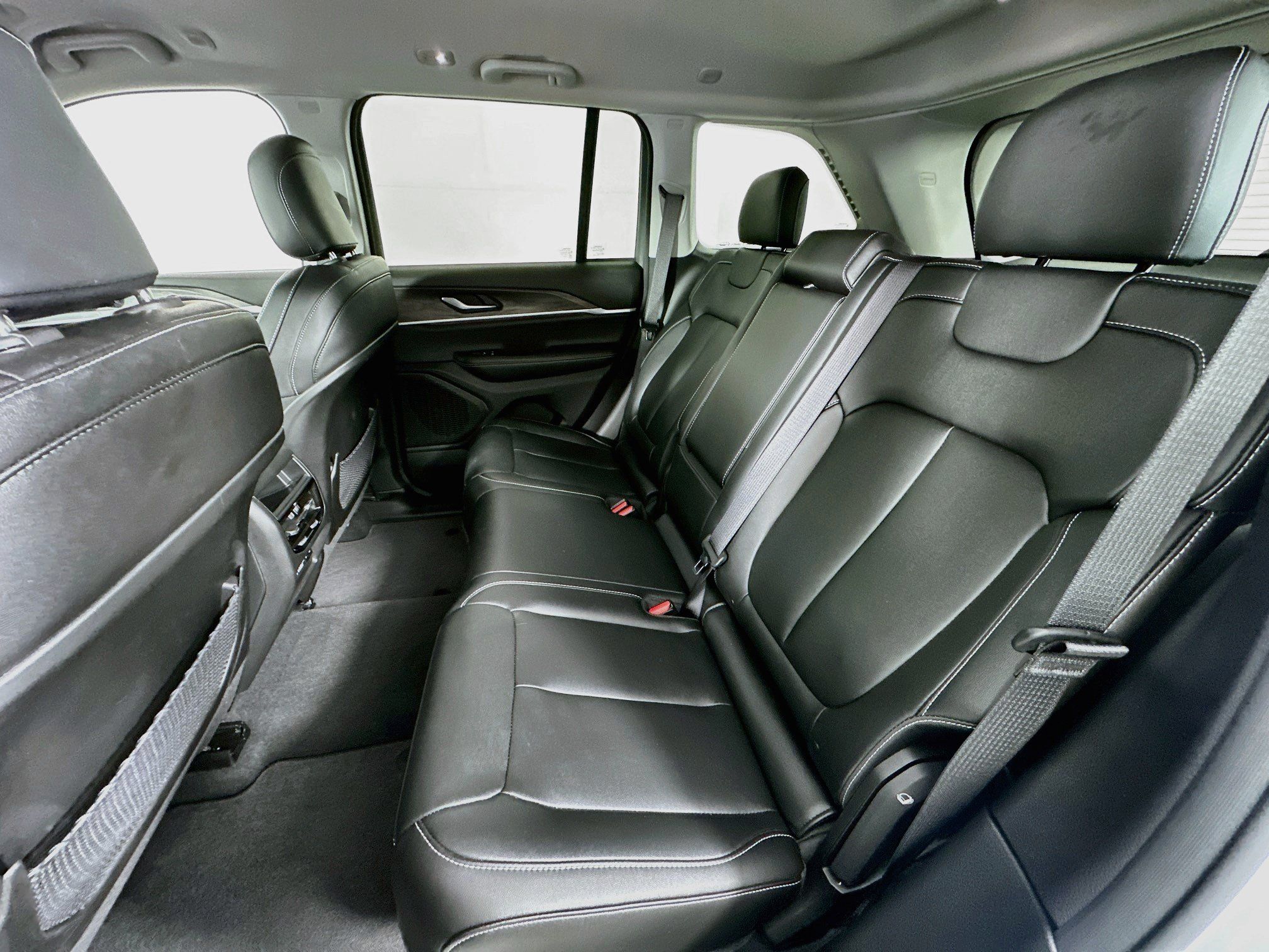 Used 2023 Jeep Grand Cherokee Limited RWD image 24