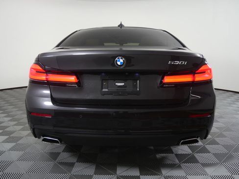 Used 2023 BMW 530i w/ Premium Package image 4
