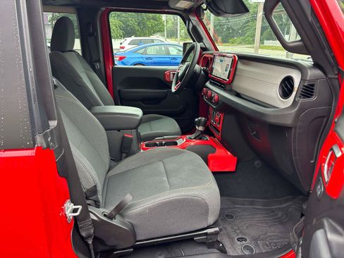 Used 2025 Jeep Wrangler Sport AWD/4WD image 13