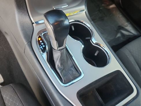 Used 2021 Jeep Grand Cherokee Laredo image 23