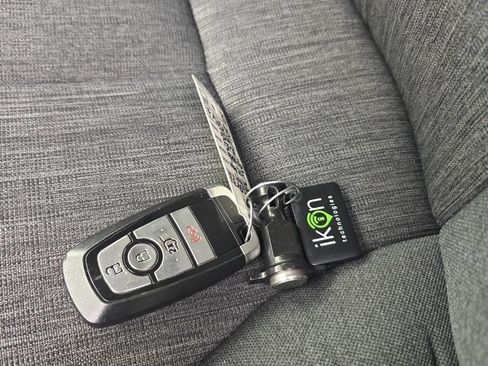 Used 2024 Ford Expedition Max XLT image 29