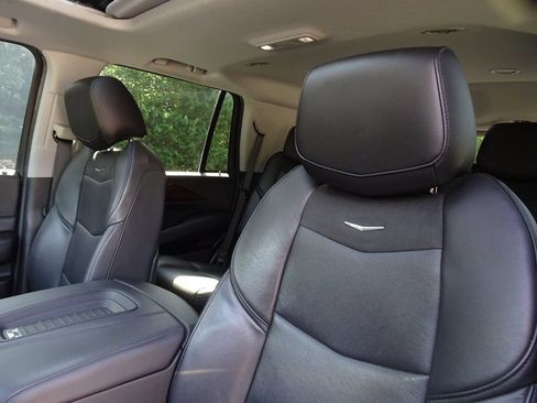 Used 2020 Cadillac Escalade Luxury AWD/4WD image 9