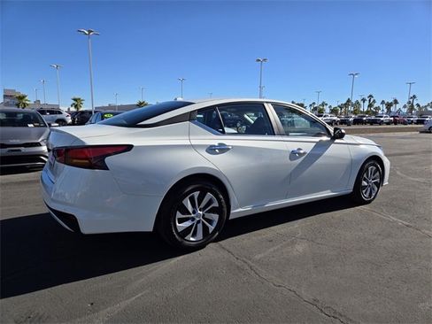 Used 2025 Nissan Altima 2.5 S image 4