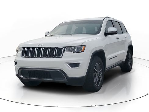 Used 2019 Jeep Grand Cherokee Limited w/ Trailer Tow Group IV image 3