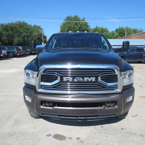 Used 2018 RAM 3500 Laramie Longhorn w/ Longhorn Southfork Package AWD/4WD image 3