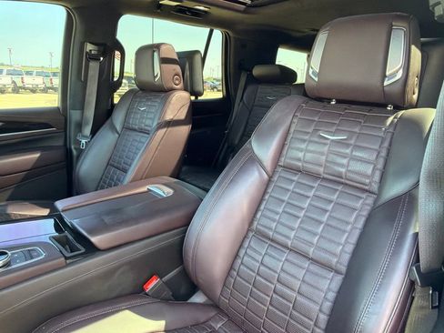 Used 2023 Cadillac Escalade Sport Platinum AWD/4WD image 30