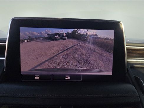 Used 2021 Chevrolet Suburban Z71 image 29