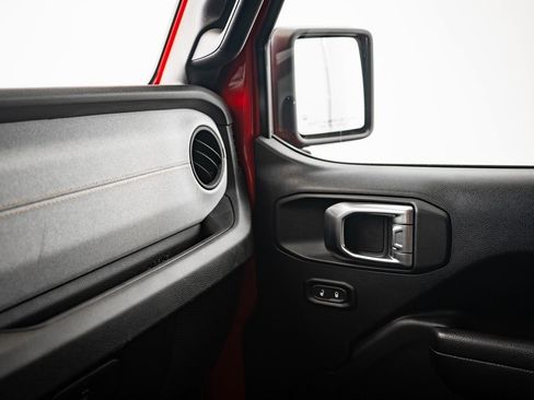 Used 2024 Jeep Wrangler Unlimited image 33