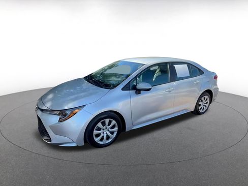 Used 2025 Toyota Corolla LE image 8
