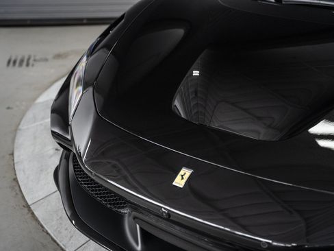 Used 2022 Ferrari F8 Tributo RWD image 17