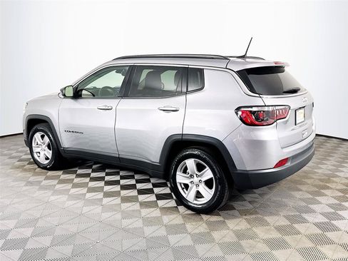 Used 2022 Jeep Compass Latitude FWD image 8