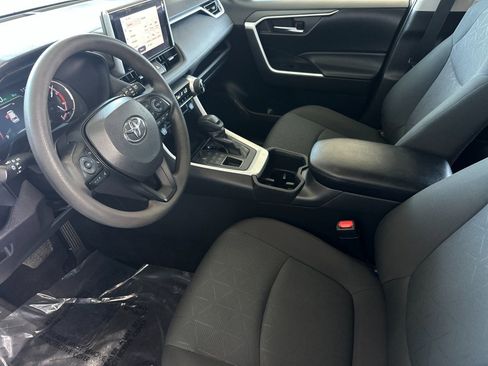 Used 2024 Toyota RAV4 XLE AWD/4WD image 9