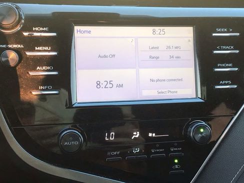 Used 2018 Toyota Camry SE image 25