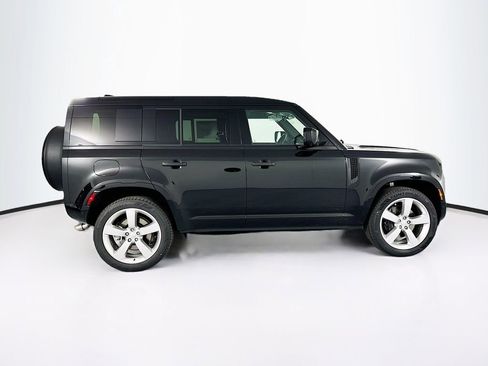 Used 2025 Land Rover Defender 110 X-Dynamic SE image 4