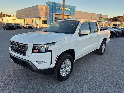 Used 2024 Nissan Frontier SV w/ SV Convenience Package image 3
