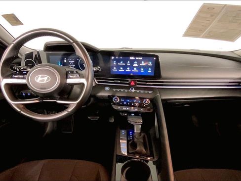 Used 2025 Hyundai Elantra SEL FWD image 15