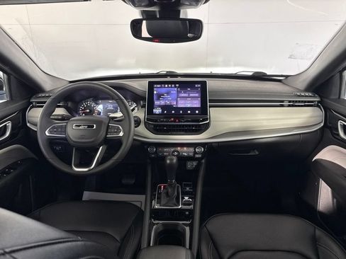 Certified 2025 Jeep Compass Limited AWD/4WD image 36