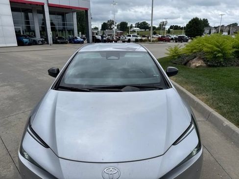Used 2024 Toyota Prius LE FWD image 10