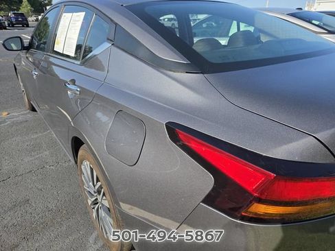 Used 2025 Nissan Altima 2.5 SV FWD image 9