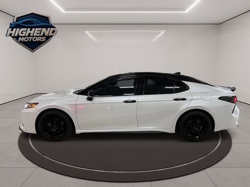 Used 2018 Toyota Camry XSE image 4