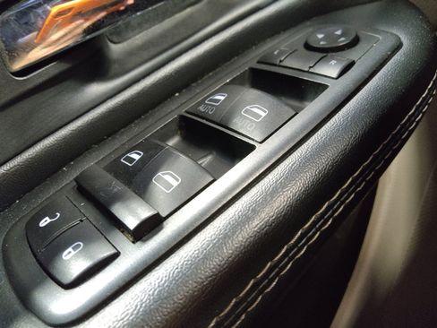 Used 2020 Dodge Grand Caravan SXT image 27