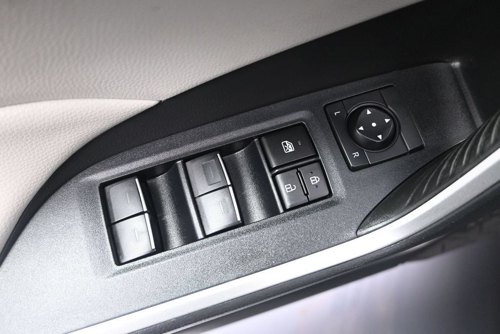 Used 2023 Toyota RAV4 XLE Premium AWD/4WD image 10