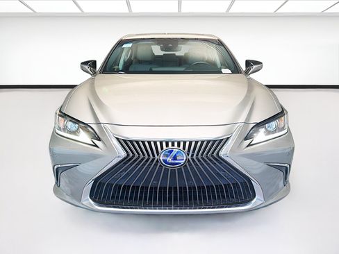 Used 2020 Lexus ES 300h w/ Premium Package FWD image 2