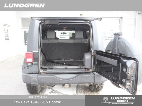 Used 2007 Jeep Wrangler Unlimited Sahara w/ Dual Top Group image 30