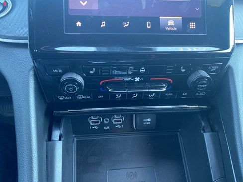 New 2025 Jeep Grand Cherokee Laredo w/ Luxury Tech Group I image 23