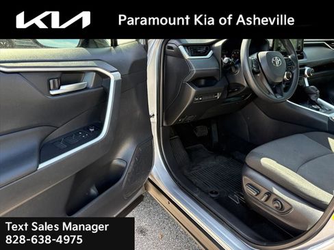 Used 2022 Toyota RAV4 XLE w/ Convenience Package AWD/4WD image 14