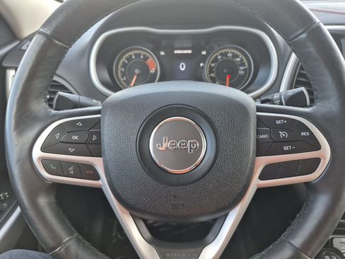 Used 2017 Jeep Cherokee Trailhawk w/ Comfort/Convenience Group image 18