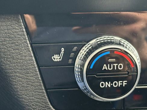 Used 2024 Mitsubishi Outlander SE Black Edition image 30