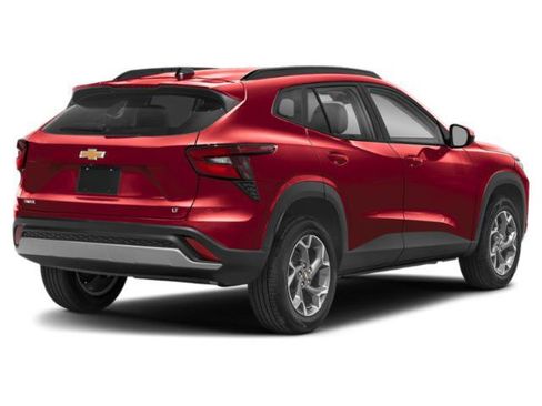 Used 2025 Chevrolet Trax LS w/ Driver Confidence Package FWD image 2