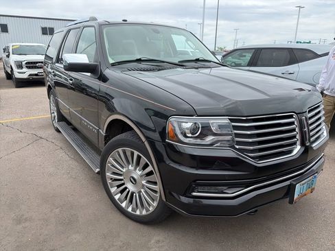 Used 2015 Lincoln Navigator 4WD w/ Equipment Group 101A Reserve image 3