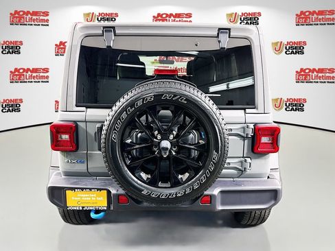 Used 2022 Jeep Wrangler Unlimited Sahara w/ Cold Weather Group AWD/4WD image 14