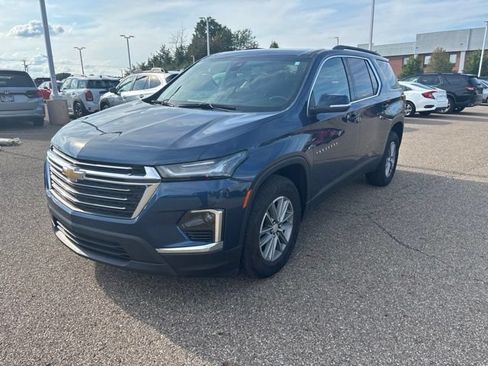 Used 2023 Chevrolet Traverse LT FWD image 1