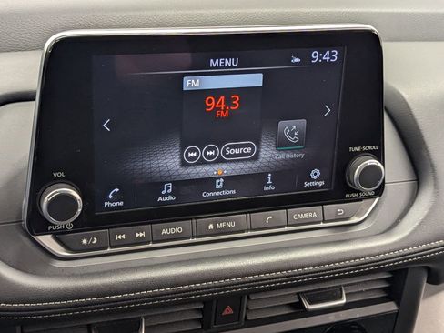 Used 2025 Nissan Rogue SV image 25