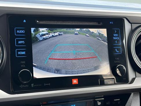 Used 2017 Toyota Tacoma Limited w/ Tow Package AWD/4WD image 8