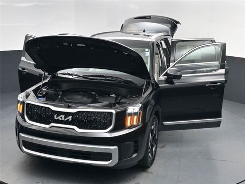 Used 2024 Kia Telluride EX image 17