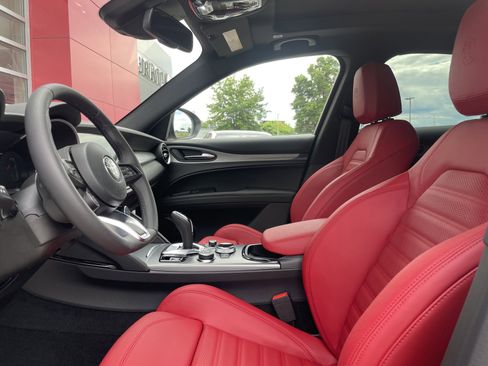 Used 2024 Alfa Romeo Stelvio Ti w/ Performance Driving Package image 15