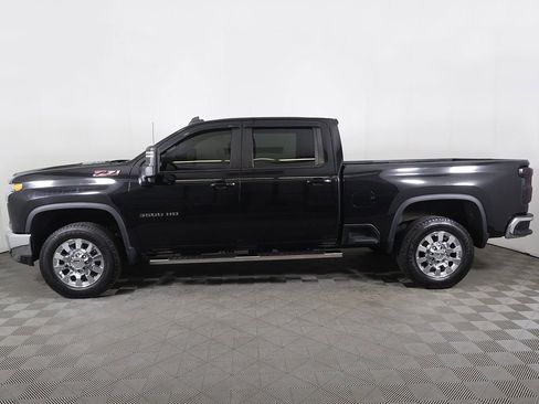 Used 2023 Chevrolet Silverado 3500 LT w/ Convenience Package image 16