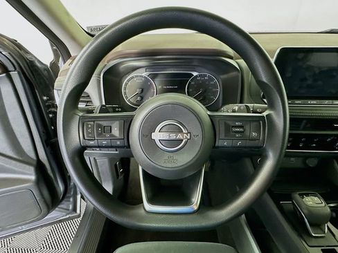 Used 2023 Nissan Rogue S image 13