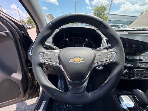 Used 2023 Chevrolet Equinox Premier FWD image 25